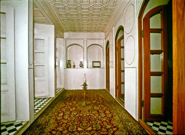 Файл:House of the Bab in Shiraz, before demolition 12.jpg